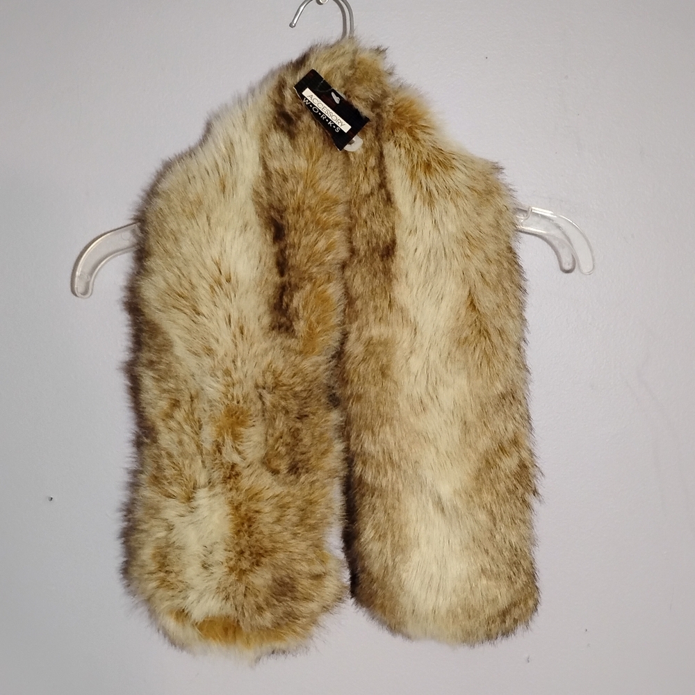 •NWT• Faux Fur Scarf in Tan and Cream